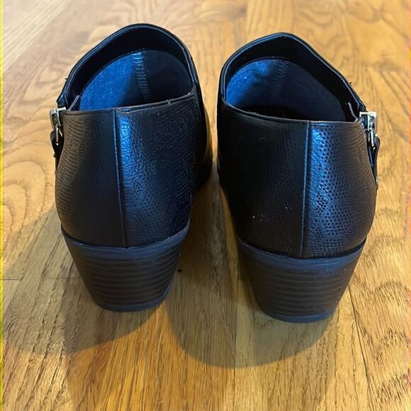 Dr. Scholl’s Black Short Booties w/ Memory Foam & Subtle Geometric Design- 7.5M - Picture 2 of 15